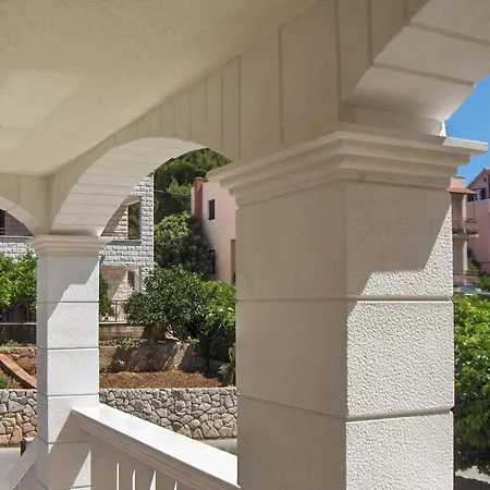 Antique With Balcony شقة *